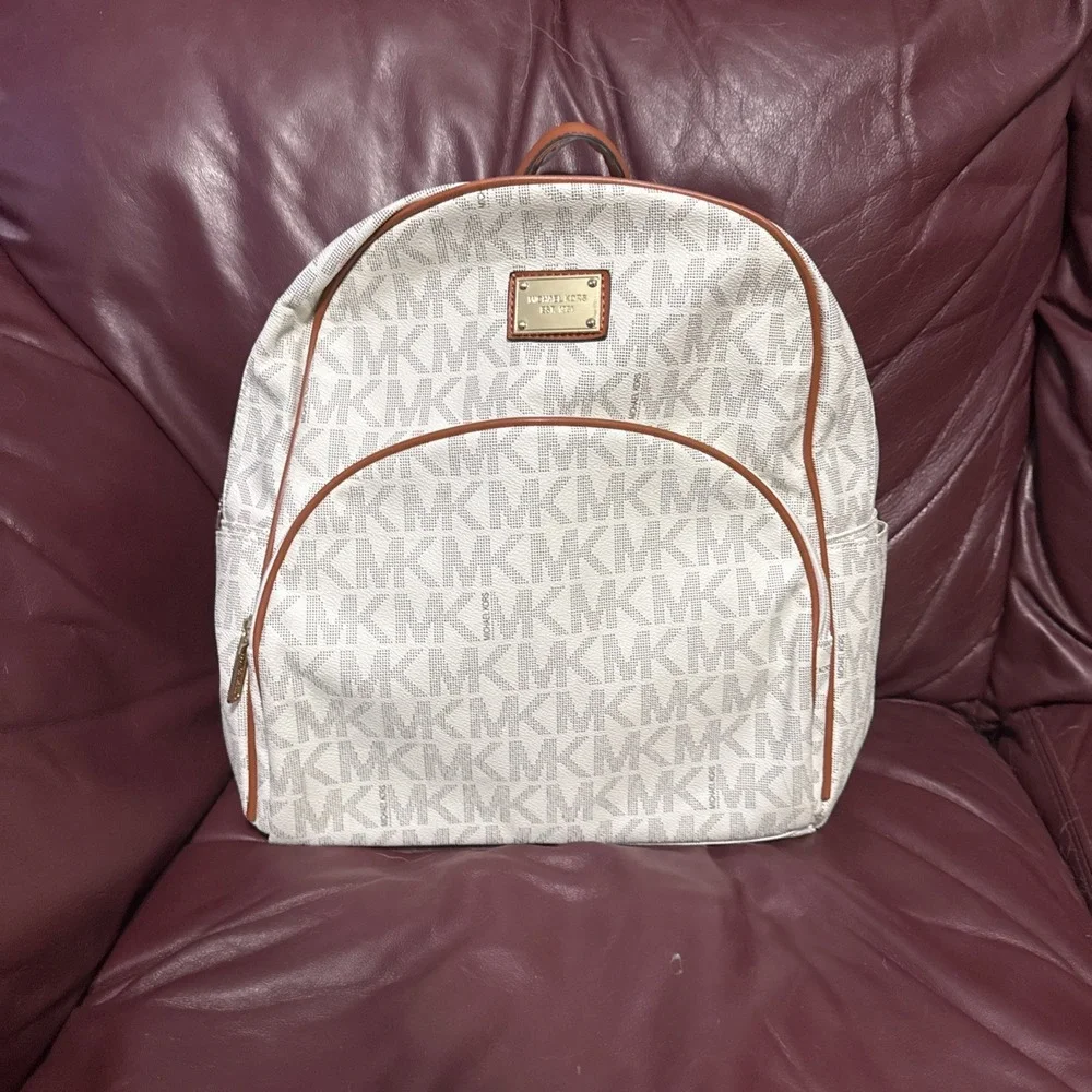 Michael Kors Logo Beige Brown Backpack Zipper Accent Inner Outer Pockets‎ Women